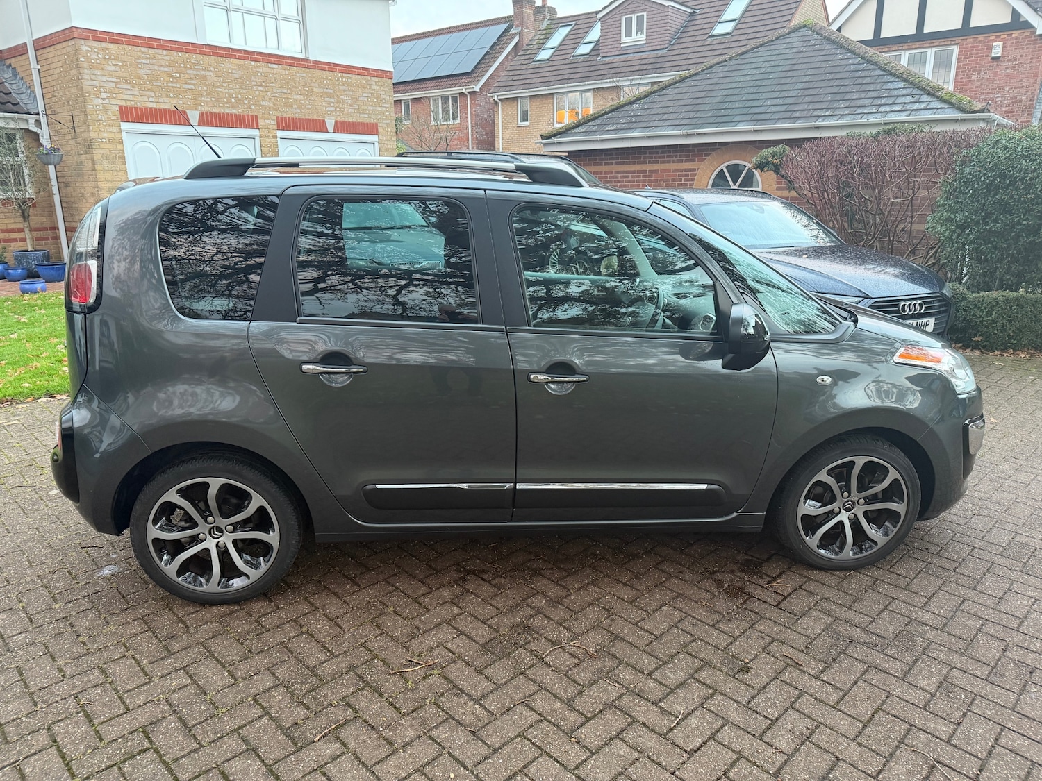 Used Citroen C3 Picasso 2017 for sale - 76684439: Photo 3