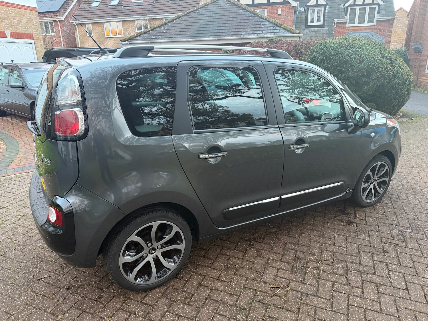 Used Citroen C3 Picasso 2017 for sale - 76684439: Photo 4