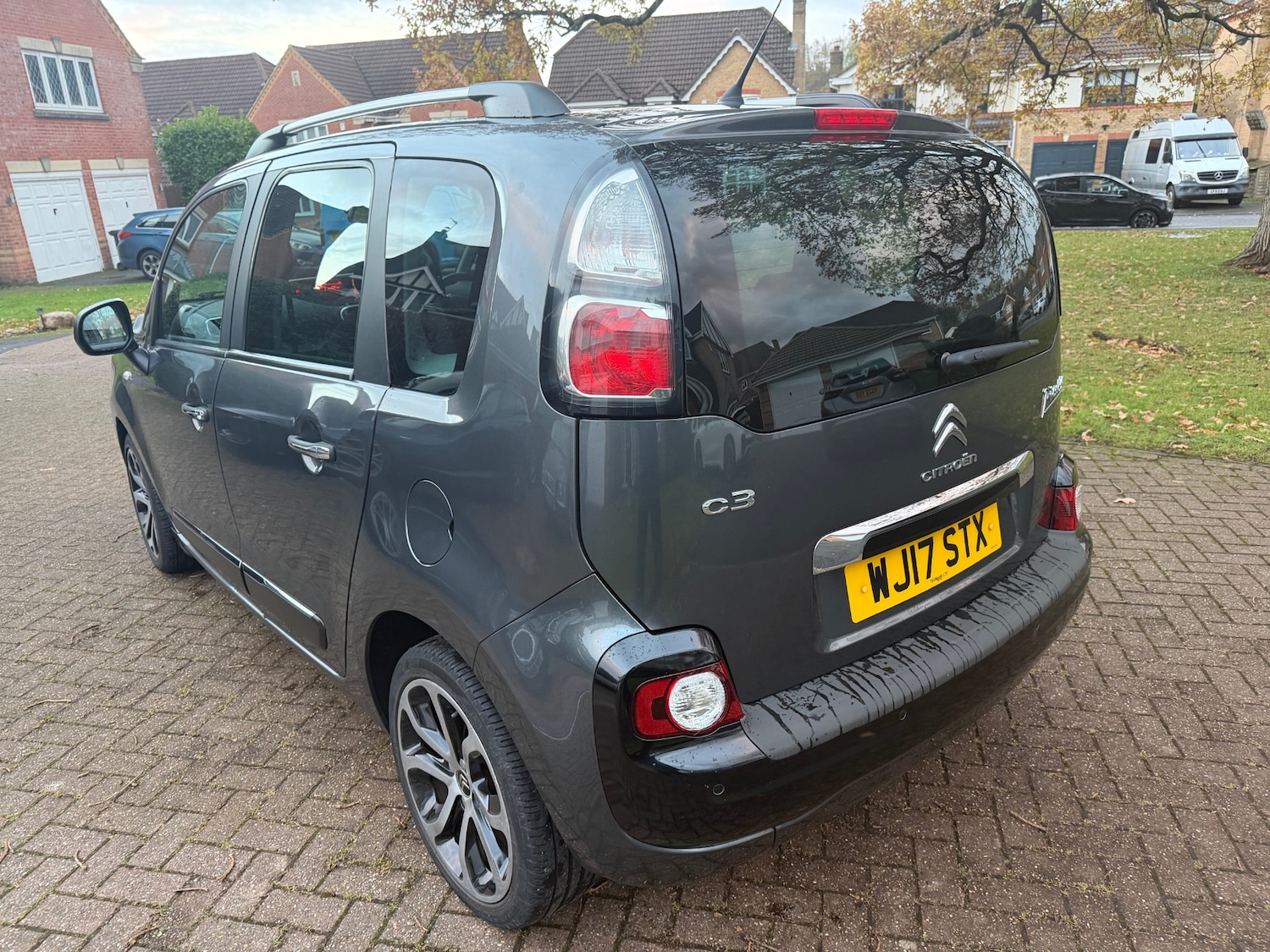 Used Citroen C3 Picasso 2017 for sale - 76684439: Photo 7