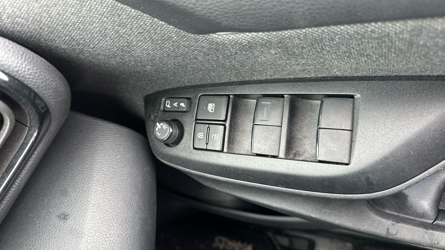 Used Toyota Yaris 2020 for sale - 77592645: Photo 28