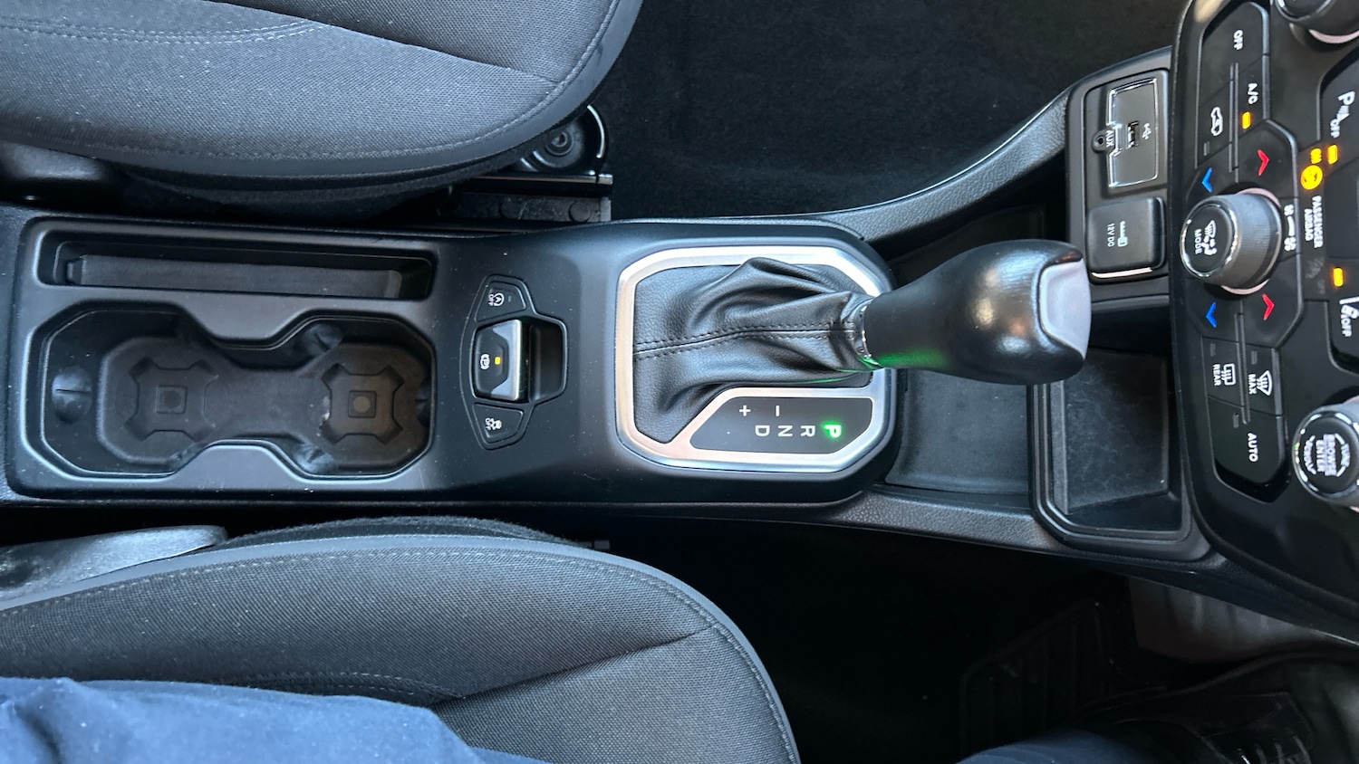 Used Jeep Renegade 2020 for sale - 76720391: Photo 32