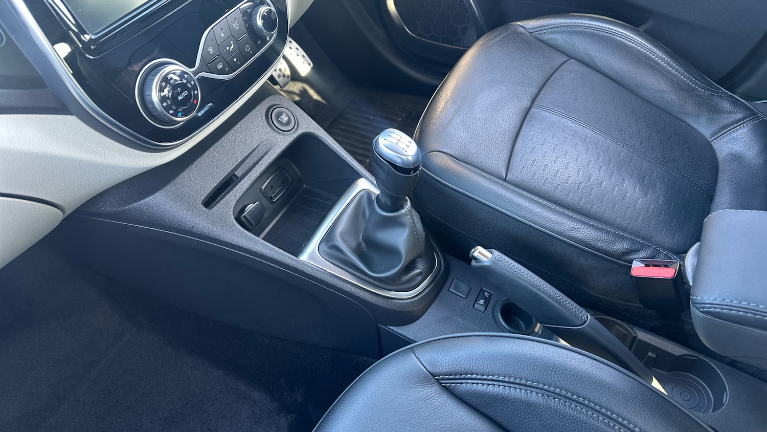 Used Renault Captur 2018 for sale - 77883811: Photo 13