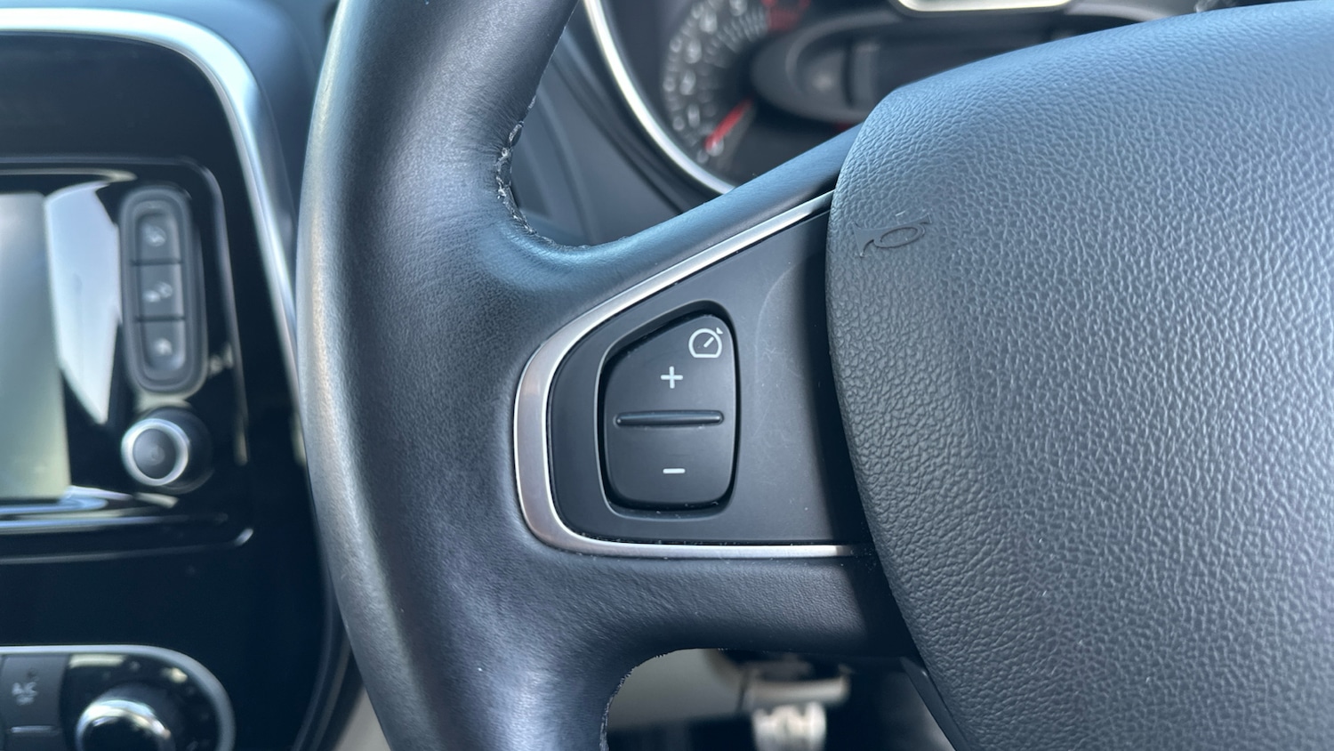 Used Renault Captur 2018 for sale - 77883811: Photo 24