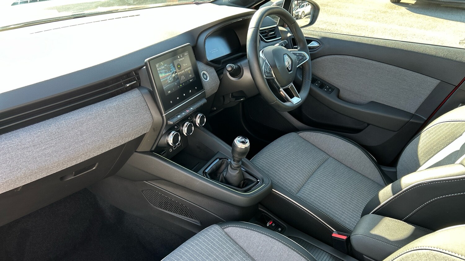 Used Renault Clio 2024 for sale - 78093385: Photo 9