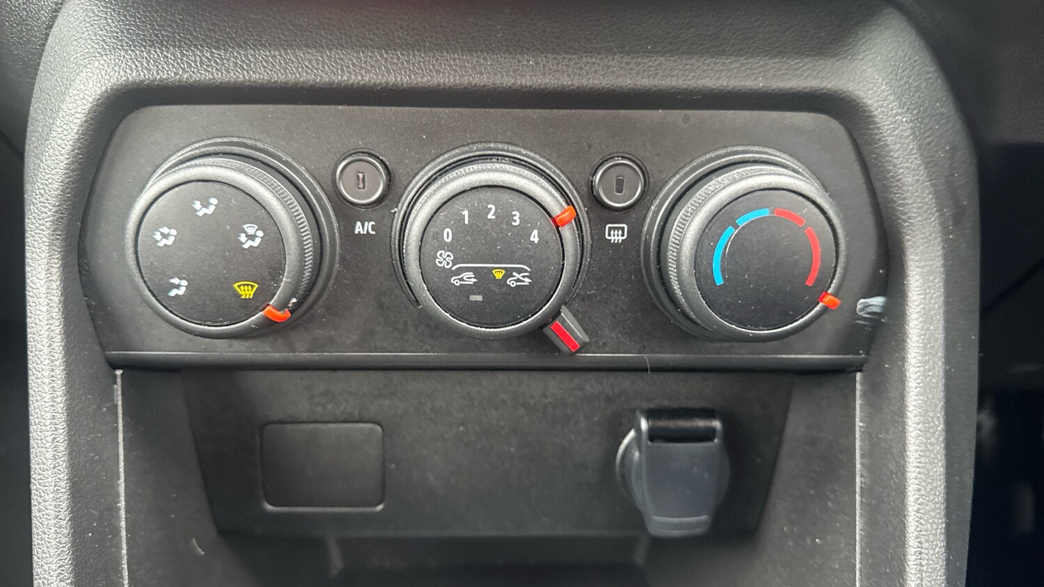 Used Dacia Sandero 2023 for sale - 77933894: Photo 36