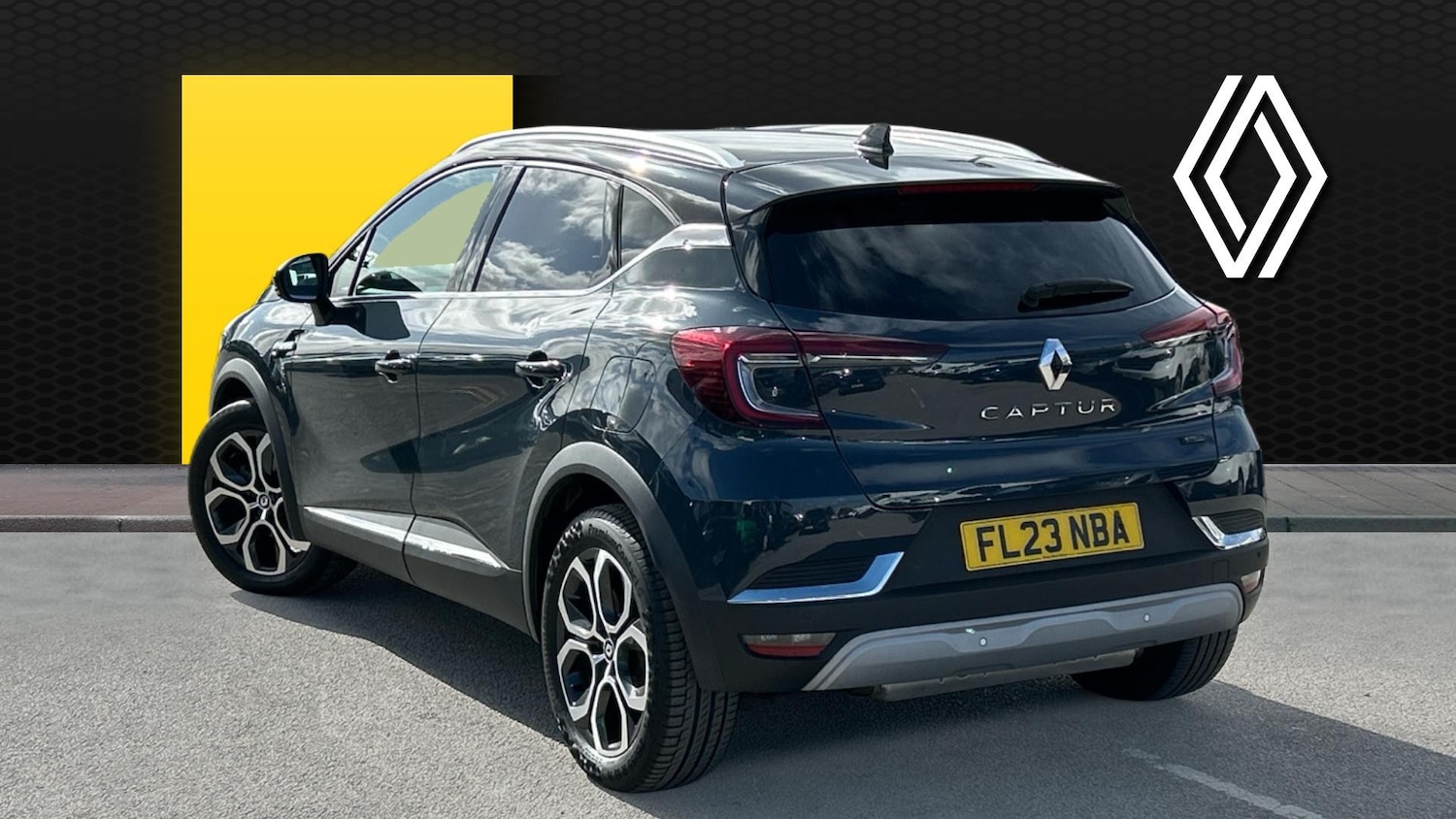 Used Renault Captur 2023 for sale - 77984770: Photo 2