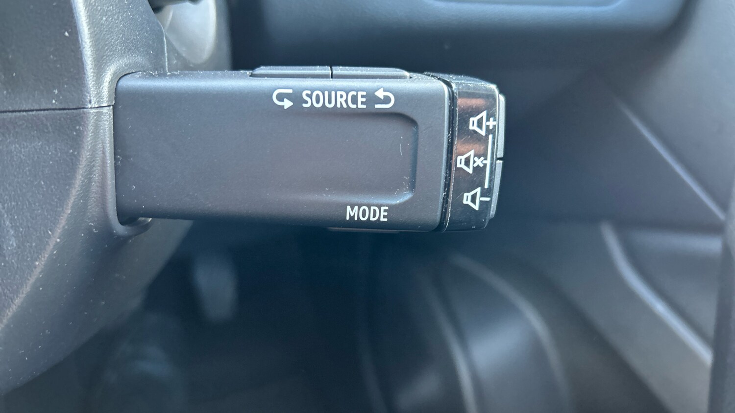 Used Renault Captur 2023 for sale - 77984770: Photo 25