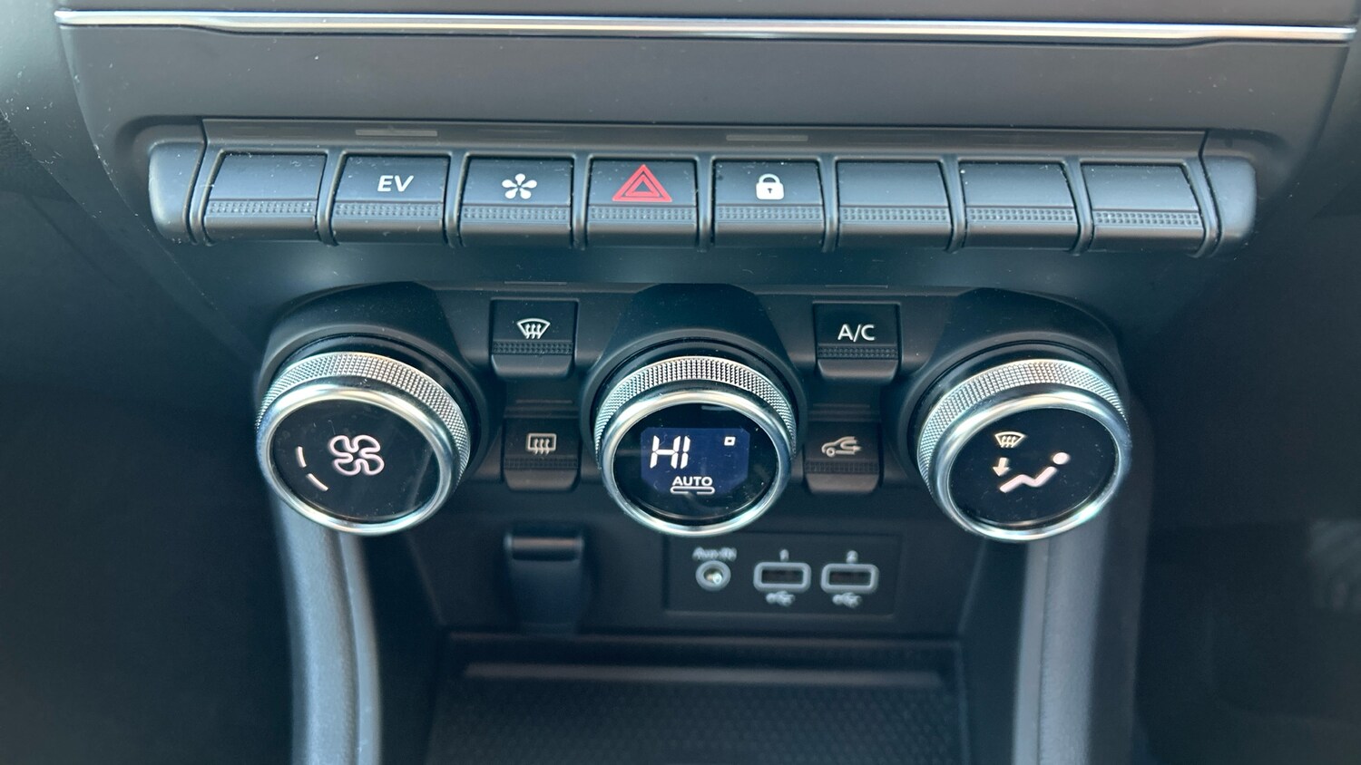 Used Renault Captur 2023 for sale - 77984770: Photo 31