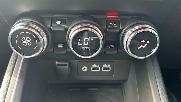 Used Renault Clio 2025 for sale - 76159880: Photo 31