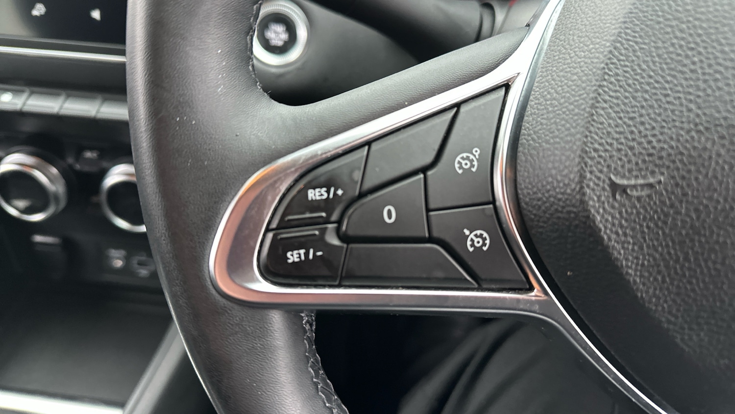 Used Renault Captur 2021 for sale - 76979307: Photo 21