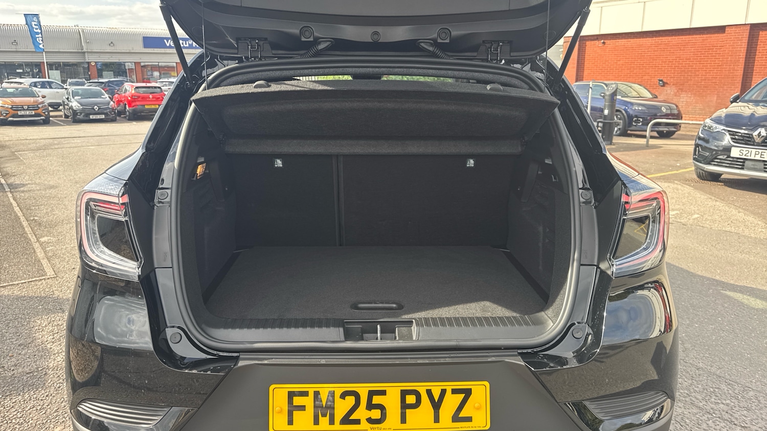 Used Renault Captur 2025 for sale - 76159881: Photo 4