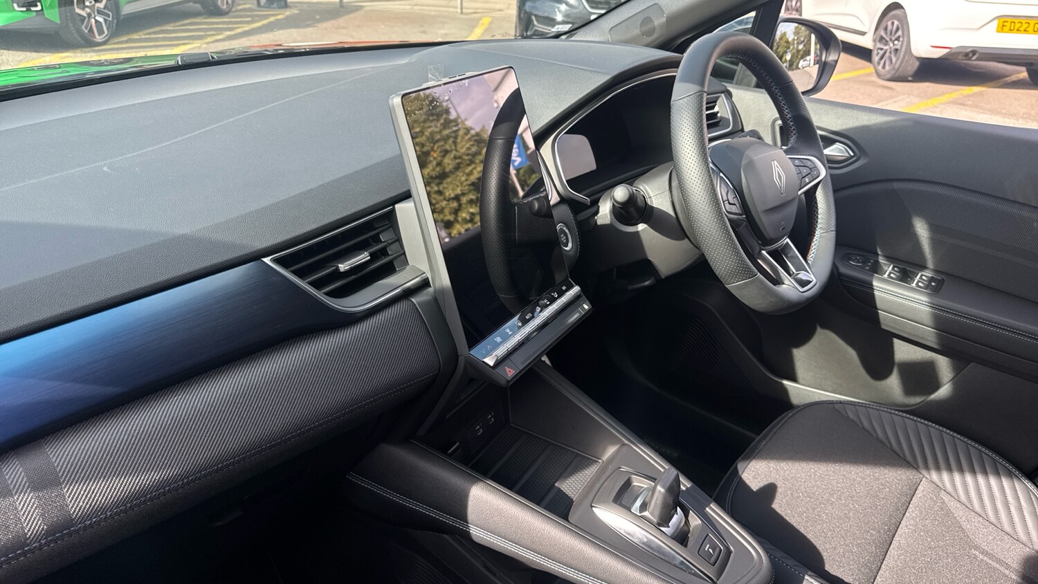 Used Renault Captur 2025 for sale - 76159881: Photo 9