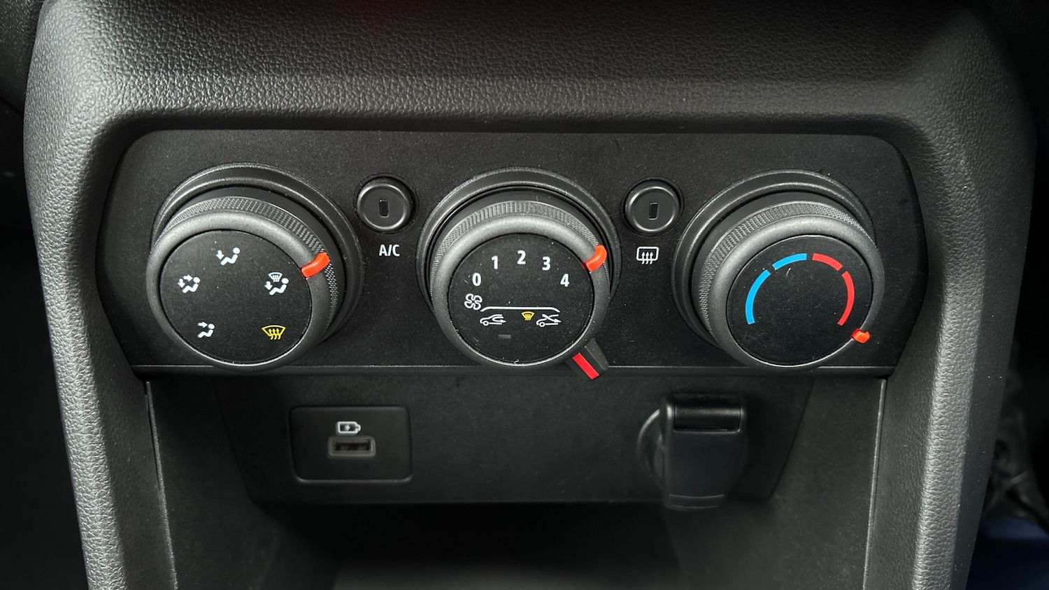 Used Dacia Sandero 2022 for sale - 76836915: Photo 32