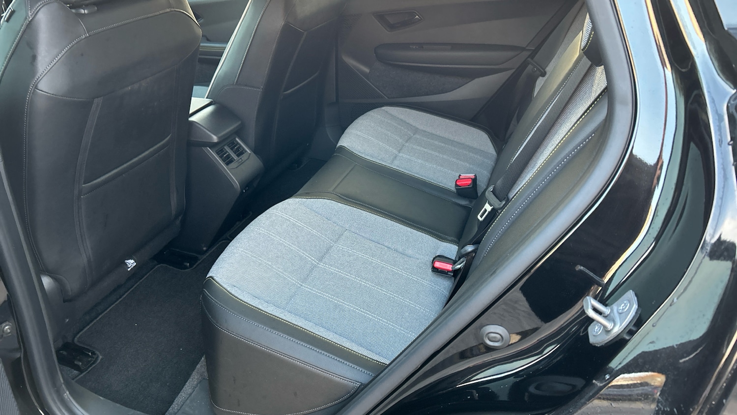 Used Renault Megane E Tech 2023 for sale - 76762325: Photo 16