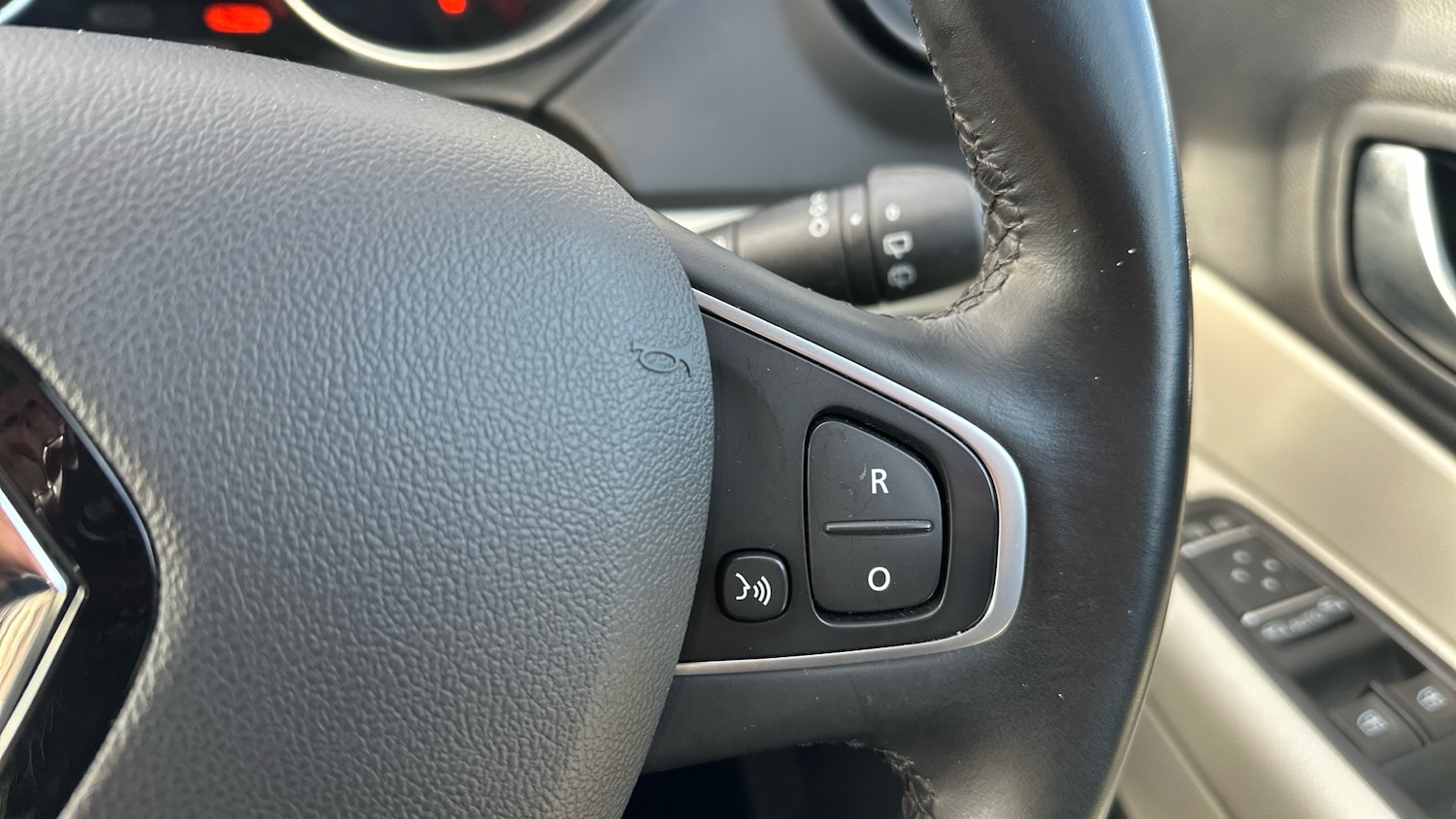 Used Renault Captur 2019 for sale - 76817408: Photo 23