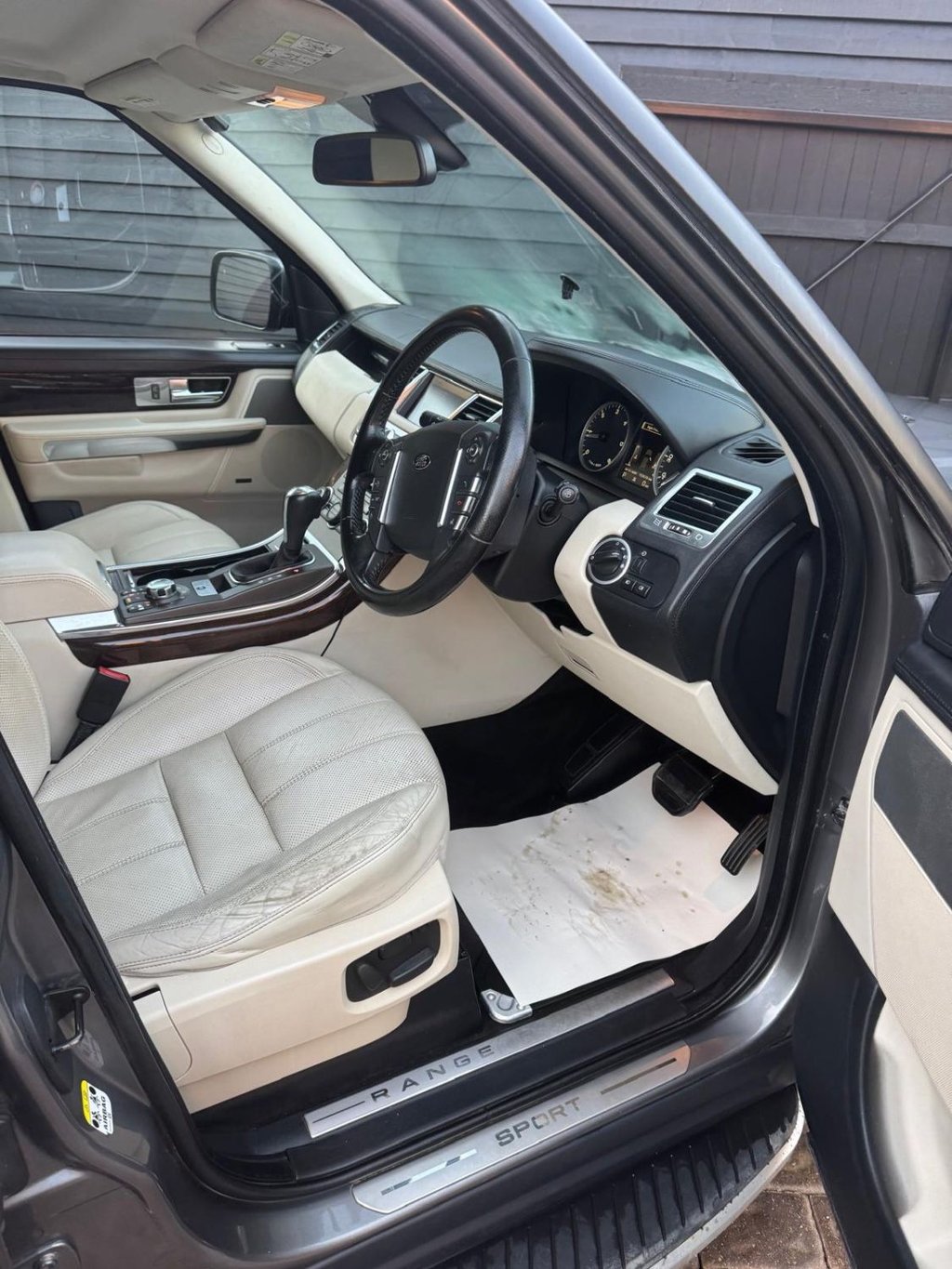 Used Land Rover Range Rover Sport 2010 for sale - 76670575: Photo 9