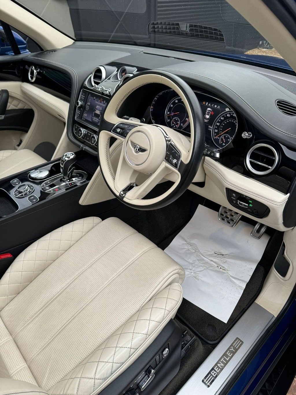 Used Bentley Bentayga 2017 for sale - 78213047: Photo 11