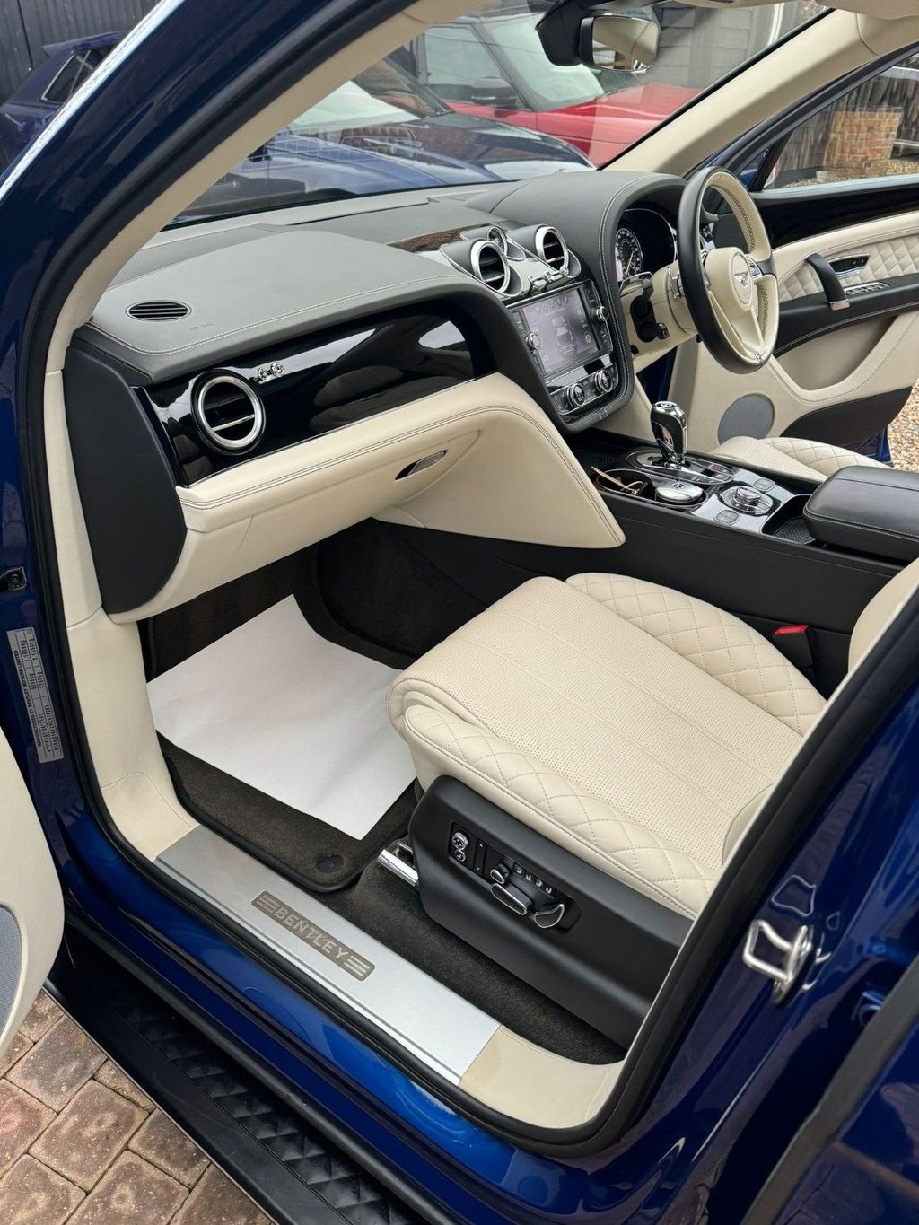 Used Bentley Bentayga 2017 for sale - 78213047: Photo 15