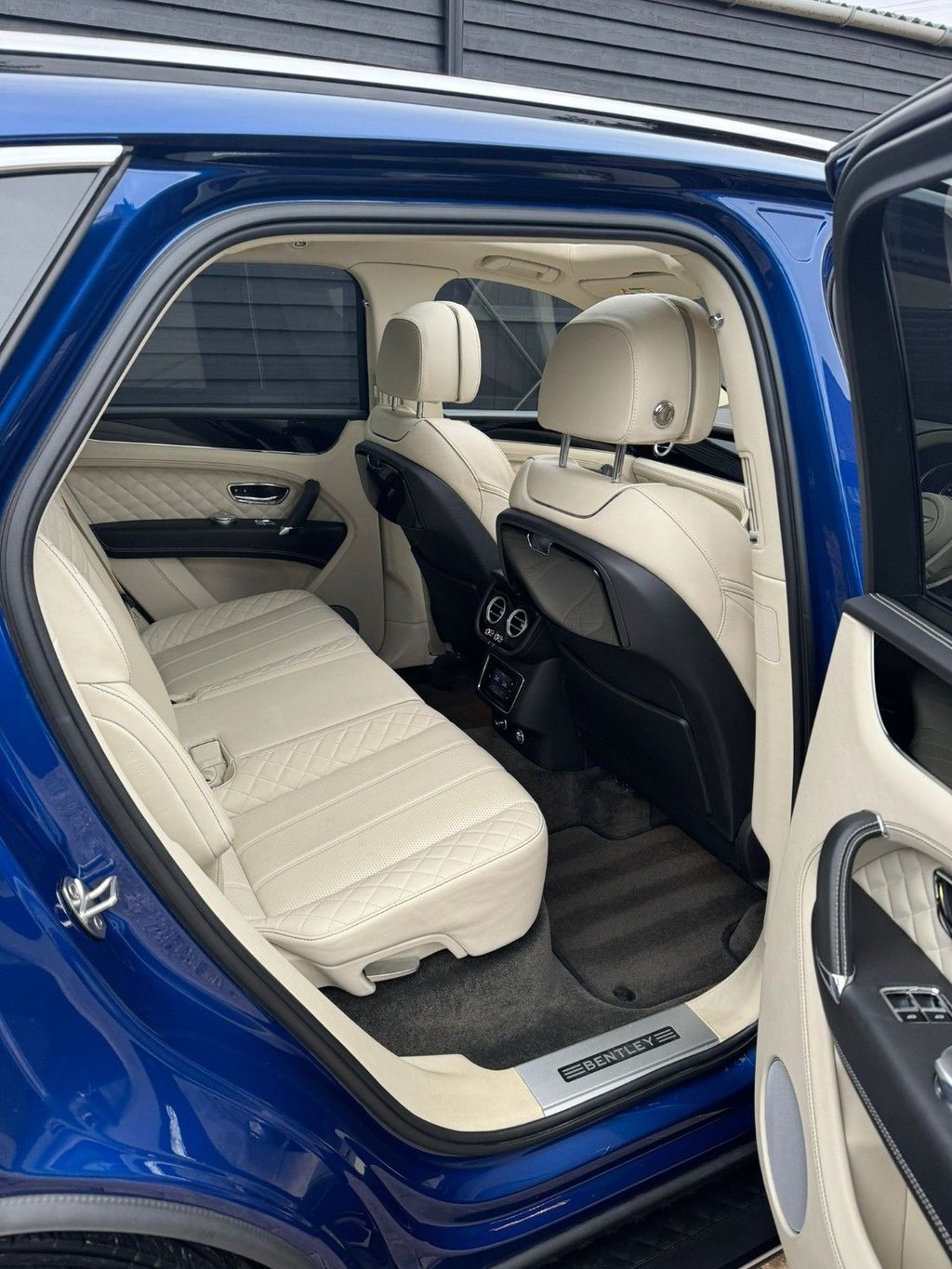 Used Bentley Bentayga 2017 for sale - 78213047: Photo 18