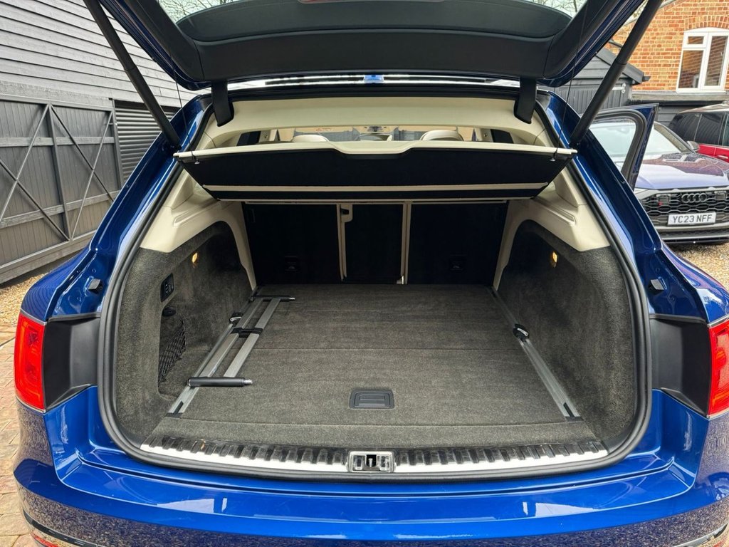 Used Bentley Bentayga 2017 for sale - 78213047: Photo 24
