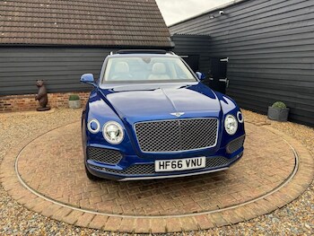 Used Bentley Bentayga 2017 for sale - 78213047: Photo