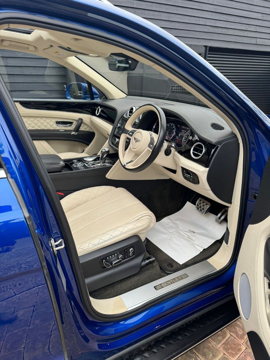 Used Bentley Bentayga 2017 for sale - 78213047: Photo 9