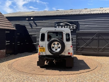 Used Land Rover Defender 2015 for sale - 79394586: Photo