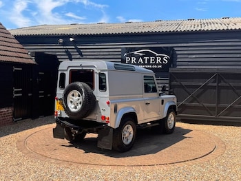 Used Land Rover Defender 2015 for sale - 79394586: Photo