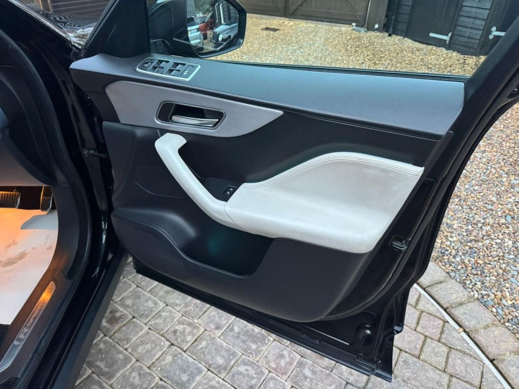 Used Jaguar F-Pace 2016 for sale - 77563869: Photo 17