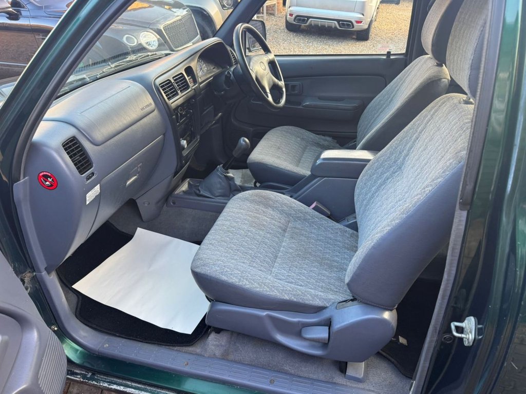 Used Toyota Hilux 2002 for sale - 77647970: Photo 11