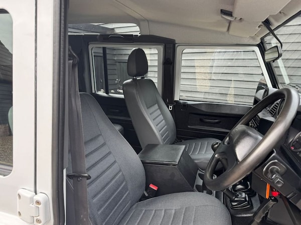 Used Land Rover Defender 2015 for sale - 76304261: Photo 11