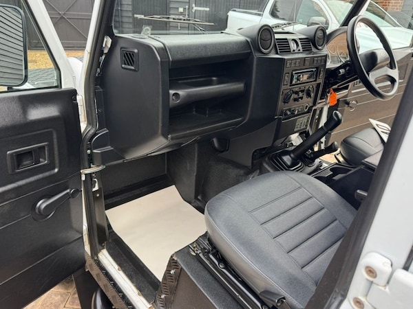 Used Land Rover Defender 2015 for sale - 76304261: Photo 19