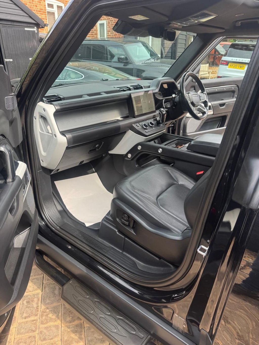 Used Land Rover Defender 2022 for sale - 76670528: Photo 12