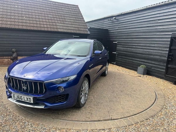 Used Maserati Levante 2017 for sale - 74426409: Photo 2