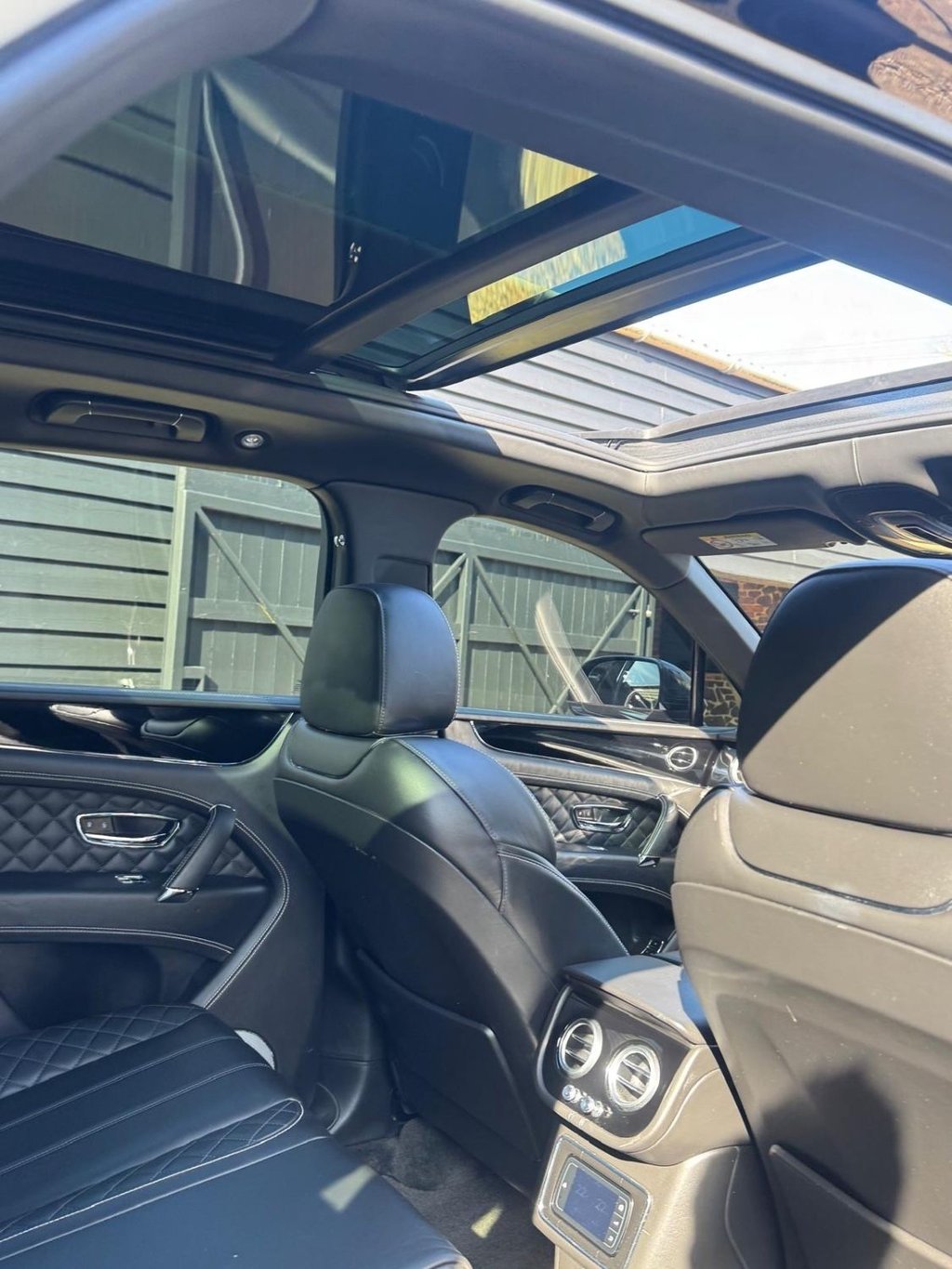 Used Bentley Bentayga 2016 for sale - 76162886: Photo 11