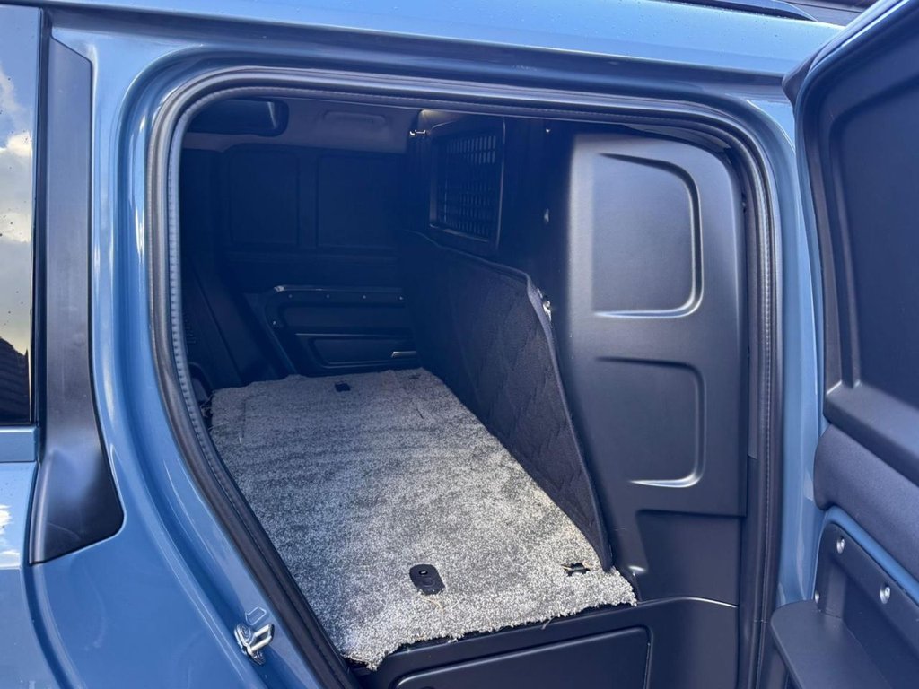 Used Land Rover Defender 2021 for sale - 77632174: Photo 17