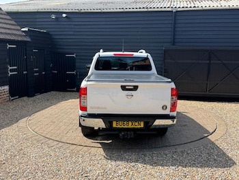 Used Nissan Navara 2018 for sale - 76202377: Photo
