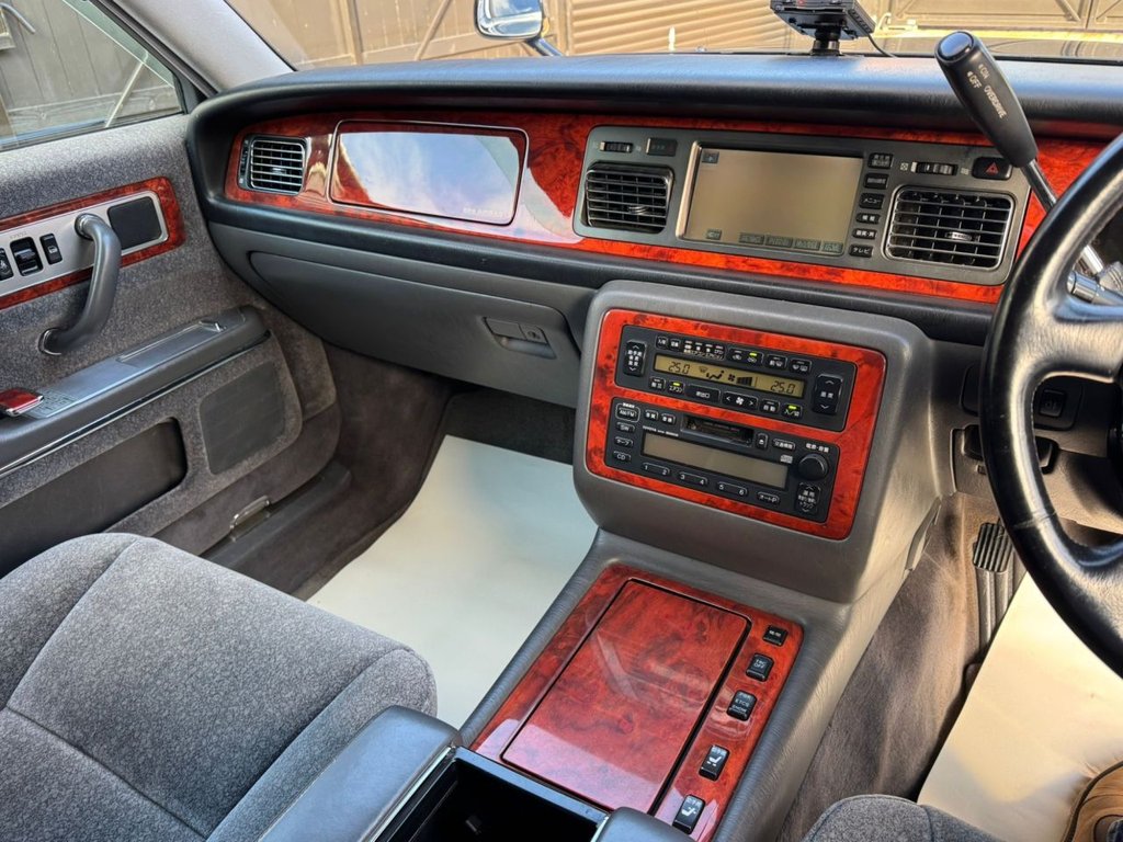 Used Toyota Century 1990 for sale - 77647946: Photo 11