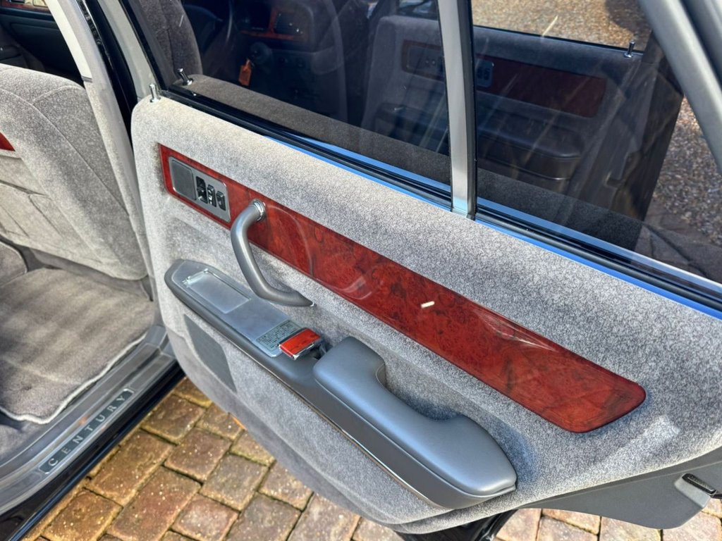 Used Toyota Century 1990 for sale - 77647946: Photo 18