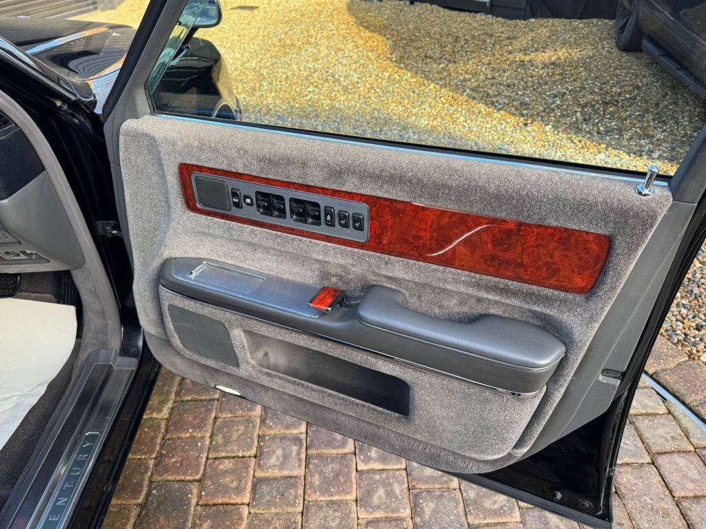 Used Toyota Century 1990 for sale - 77647946: Photo 19