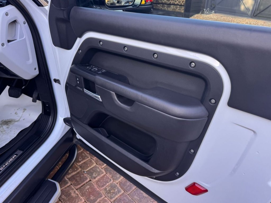 Used Land Rover Defender 2024 for sale - 77477409: Photo 17