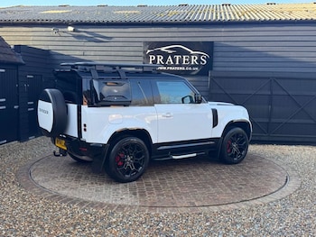 Used Land Rover Defender 2024 for sale - 77477409: Photo