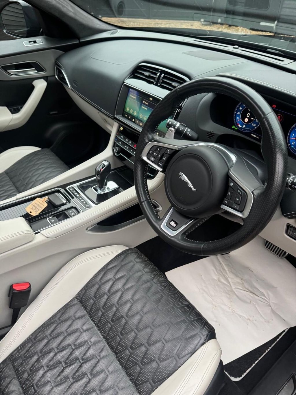 Used Jaguar F-Pace 2019 for sale - 76274064: Photo 10