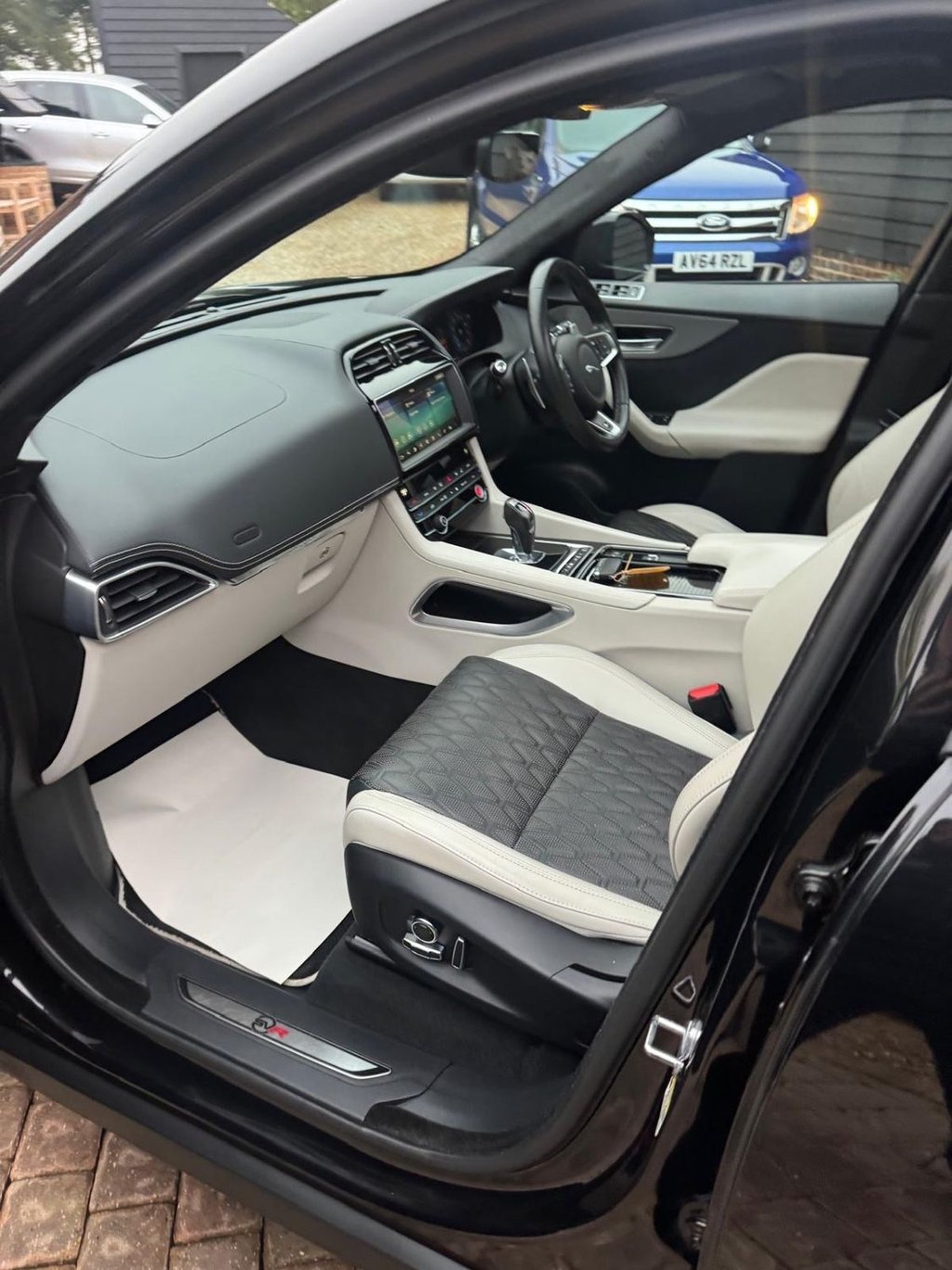 Used Jaguar F-Pace 2019 for sale - 76274064: Photo 13