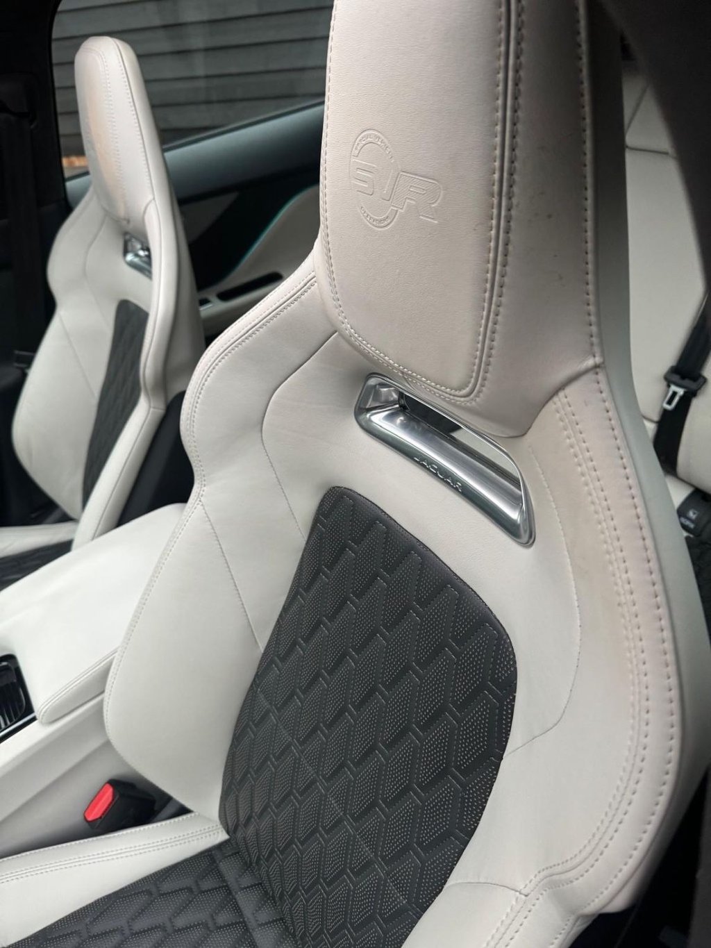 Used Jaguar F-Pace 2019 for sale - 76274064: Photo 17