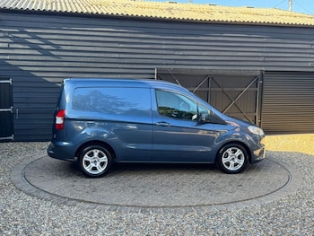 Used Ford Transit Courier 2023 for sale - 76274042: Photo