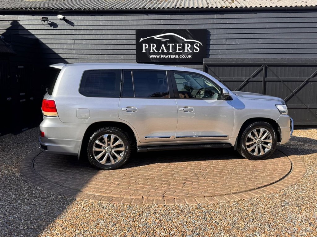 Used Toyota Land Cruiser 2010 for sale - 77978951: Photo 5