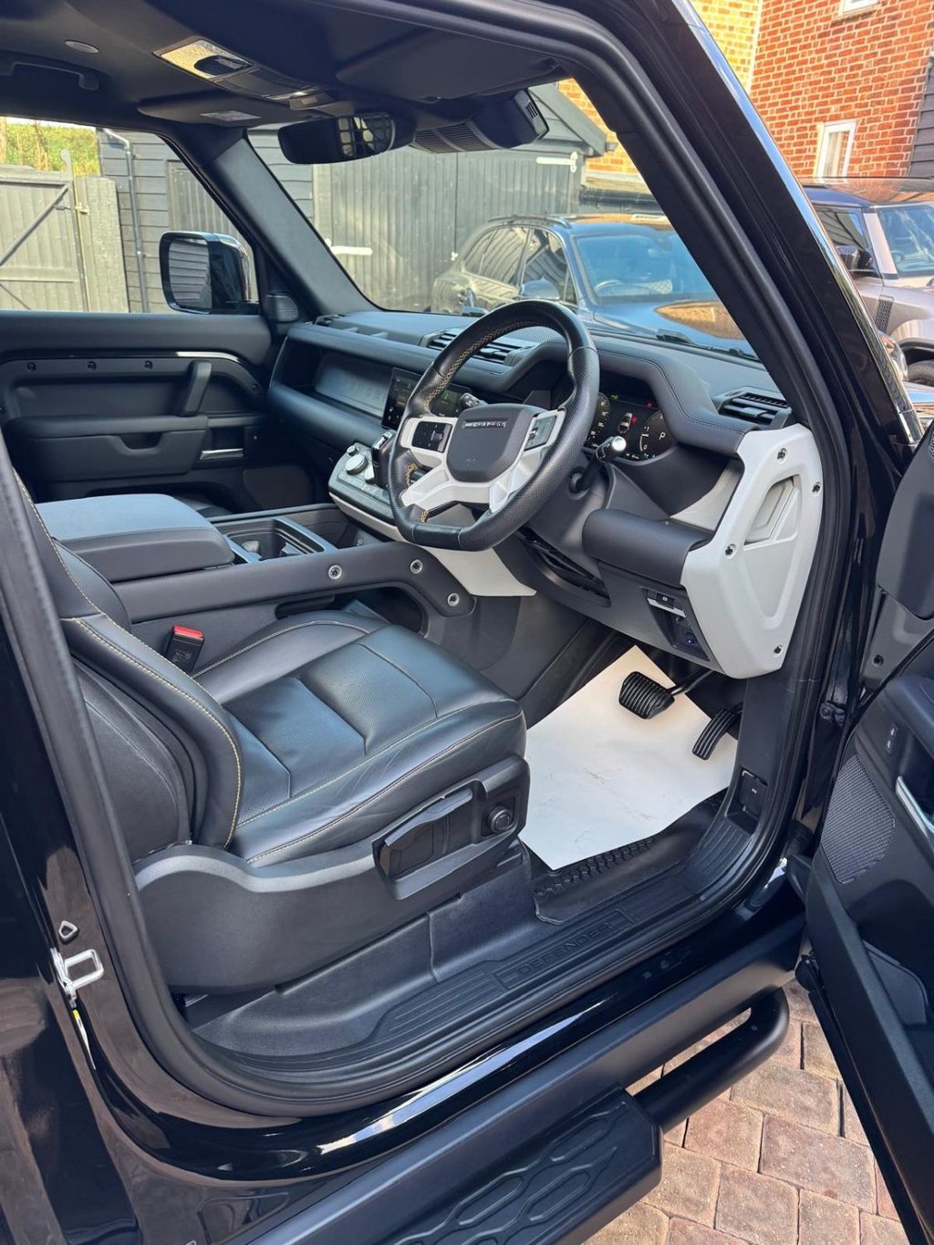 Used Land Rover Defender 2023 for sale - 78044456: Photo 14