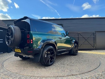 Used Land Rover Defender 2023 for sale - 78044456: Photo