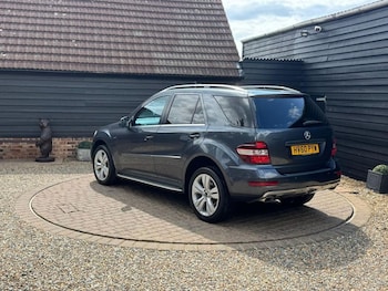 Used Mercedes-Benz M-Class 2010 for sale - 75335378: Photo